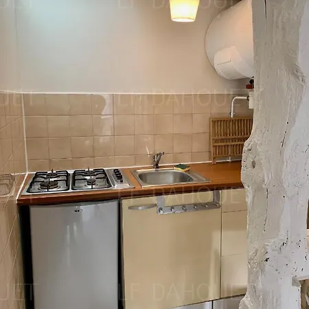 Joli Avec Terrasse A Deux Pas De La *